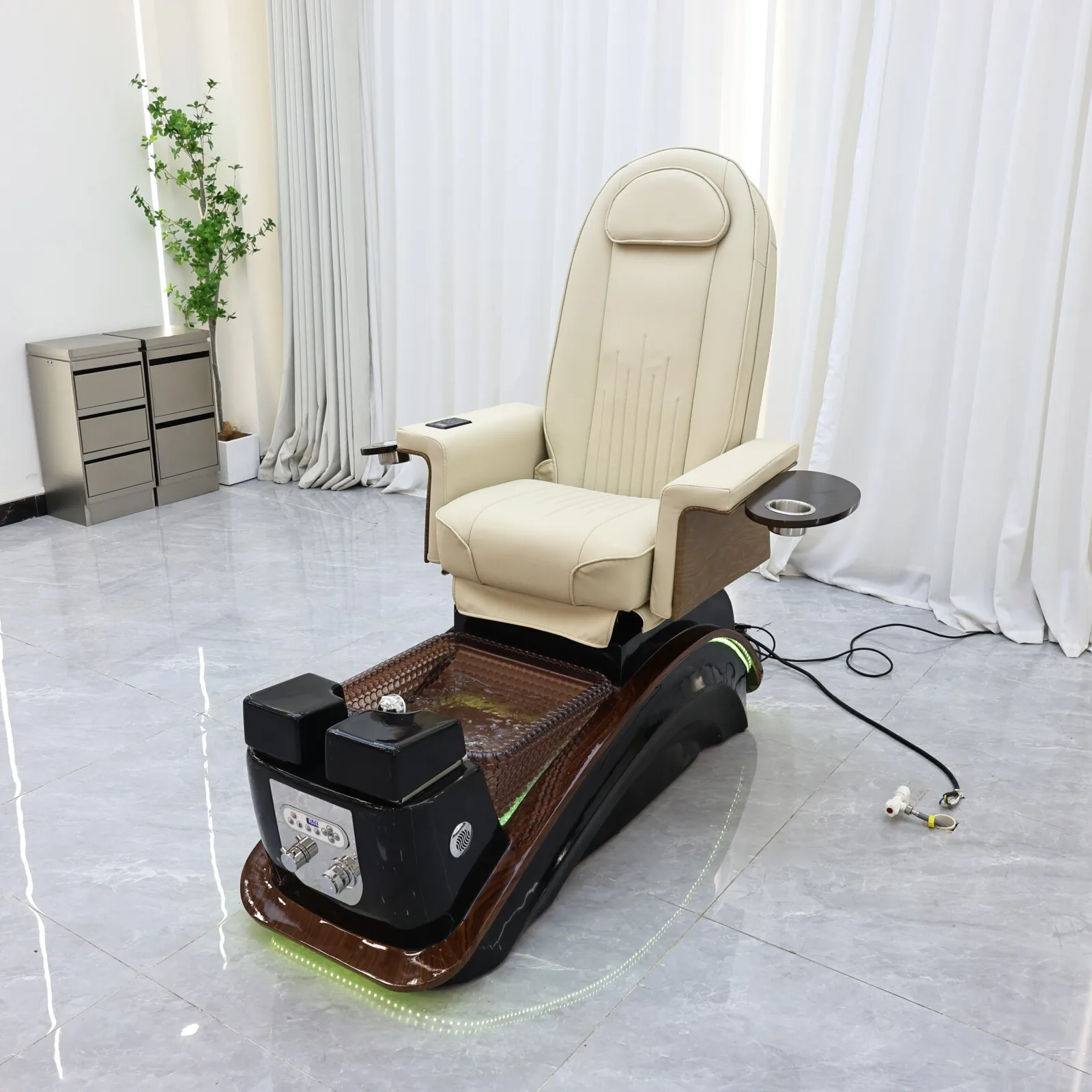 Магазин маникюрных салонов диван - Фотография_3