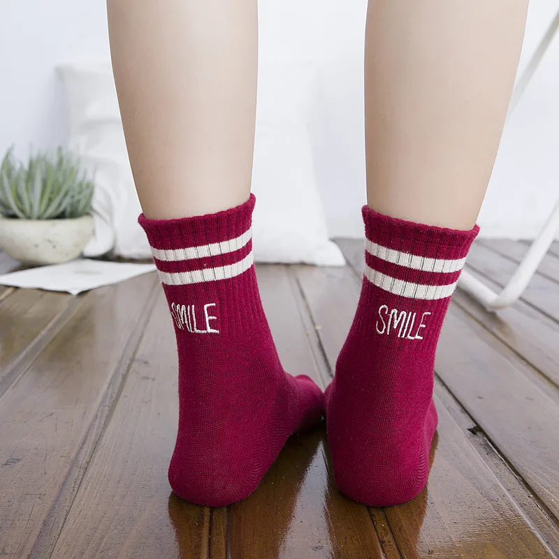 Женские носки с вышивкой букв и улыбкой в полоску - Фотография_5