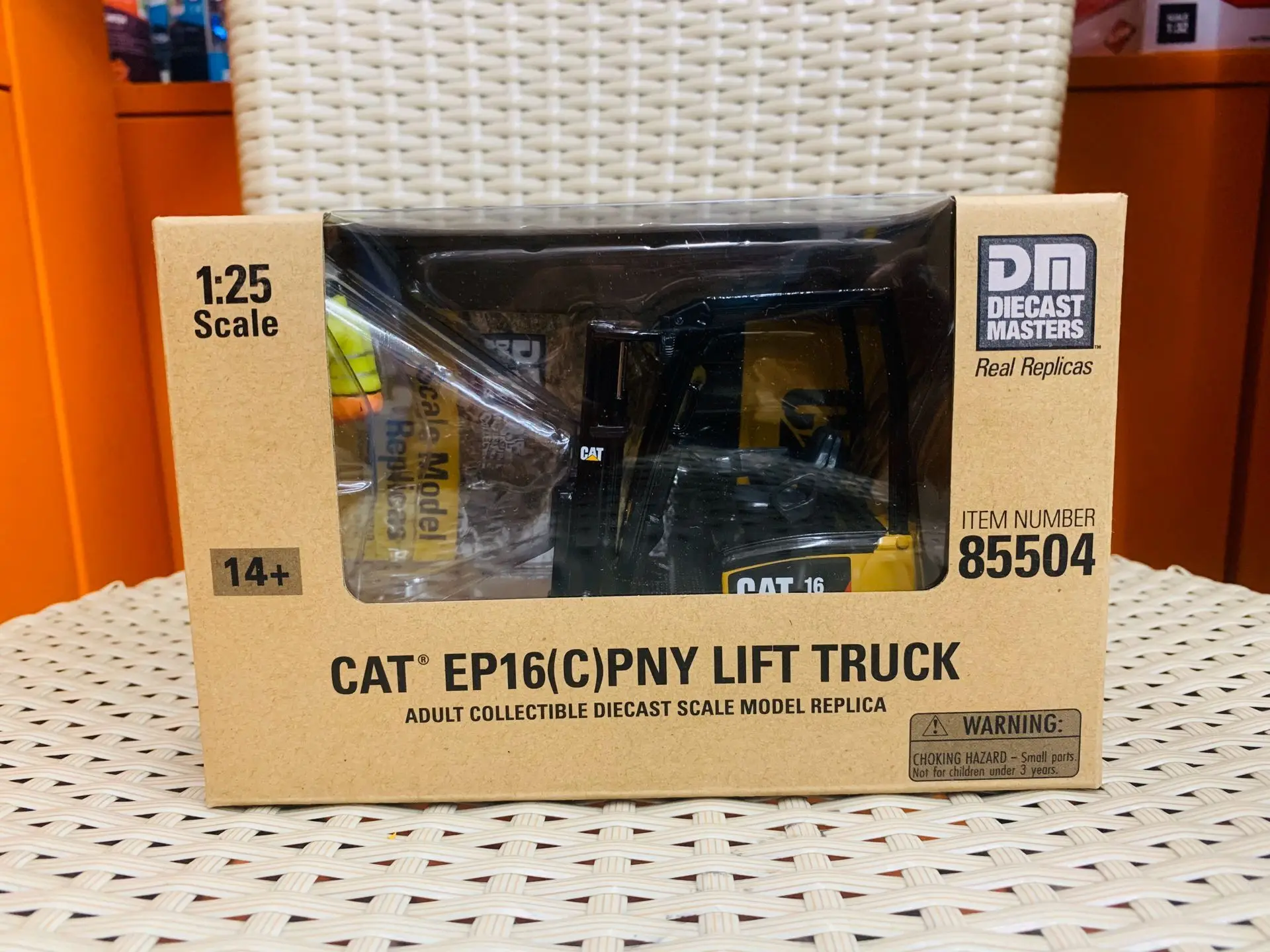 1:25 dm 85504c ep16 c pny подъемный грузовик - Фотография_2