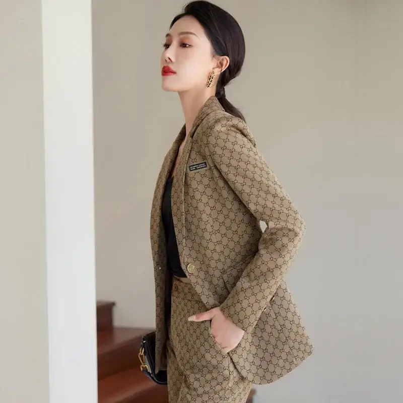 Женские деловые костюмы из высококачественной ткани с брюками и пиджаком - Фотография_3