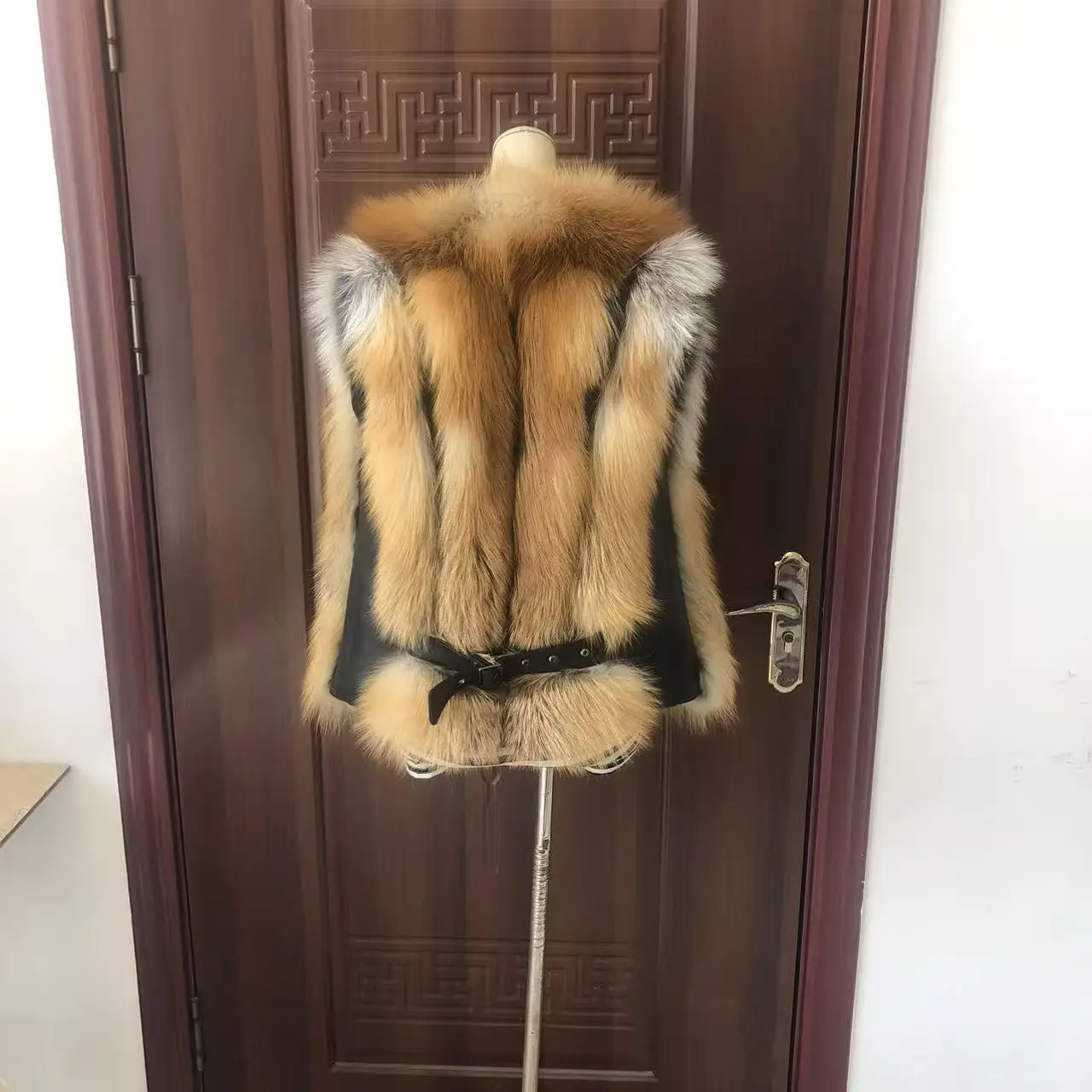 Новая модная шуба из лисьего меха - Фотография_3