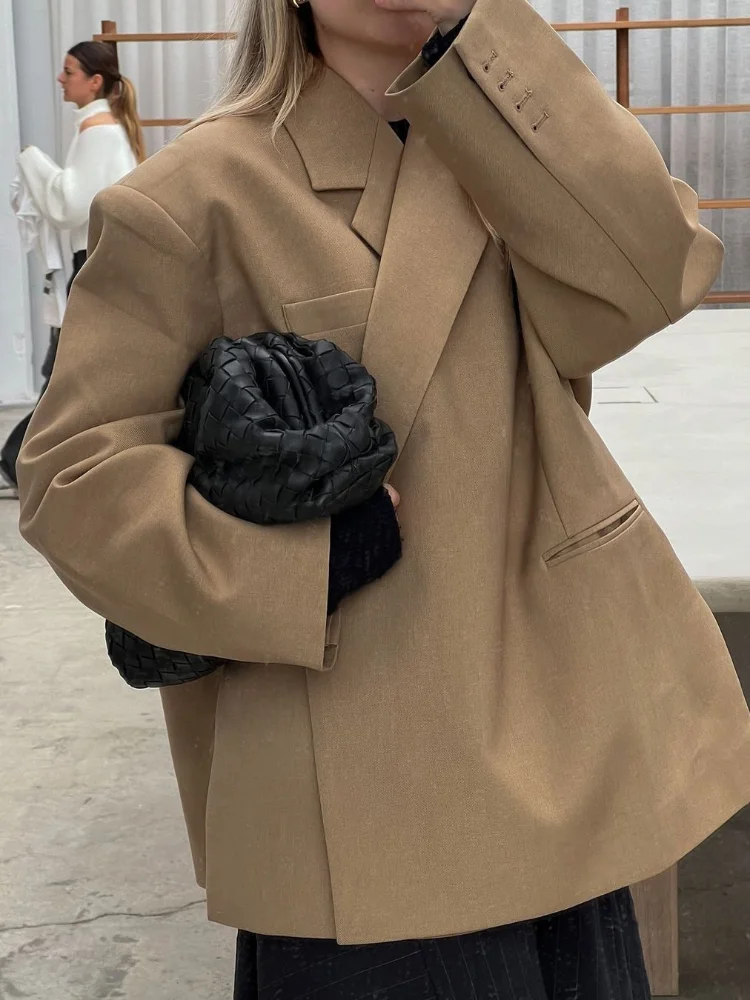 Модный пиджак с лацканами и пуговицами для женщин - Фотография_6