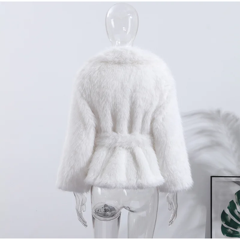 Толстая теплая шуба из искусственного меха для женщин с поясом - Фотография_6