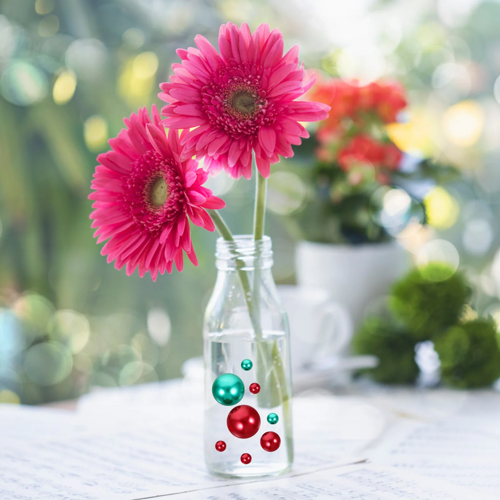 Ваза, плавающие жемчужные бусины