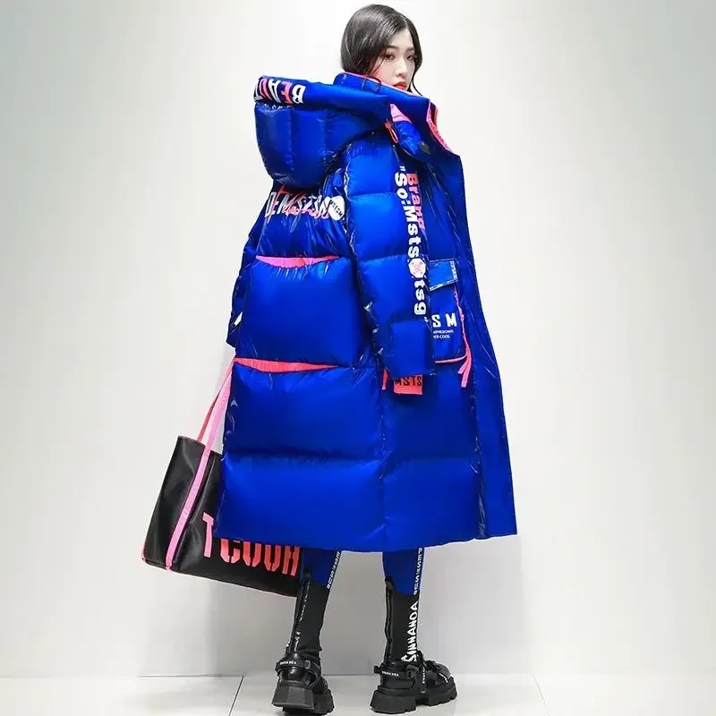 Пуховик женский длинный ветрозащитный с большими карманами и капюшоном - Фотография_2