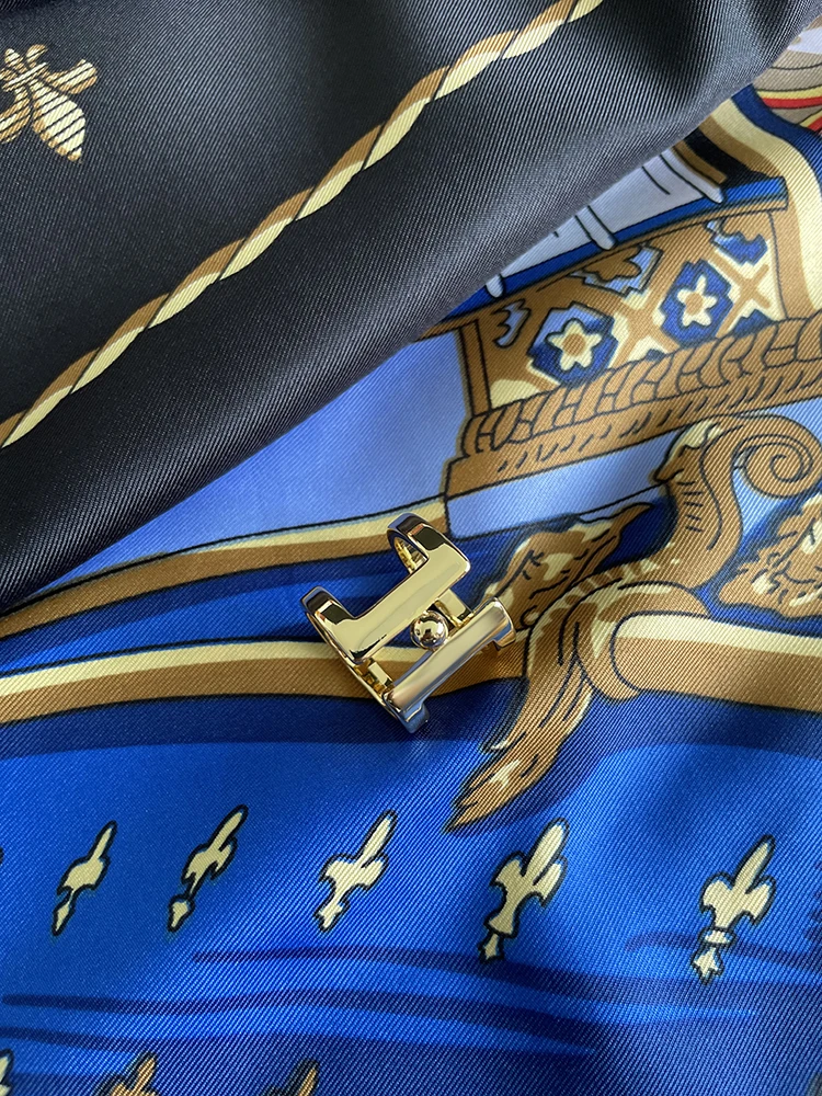 Роскошный дизайнерский шарф с пряжкой 140 см - Фотография_6