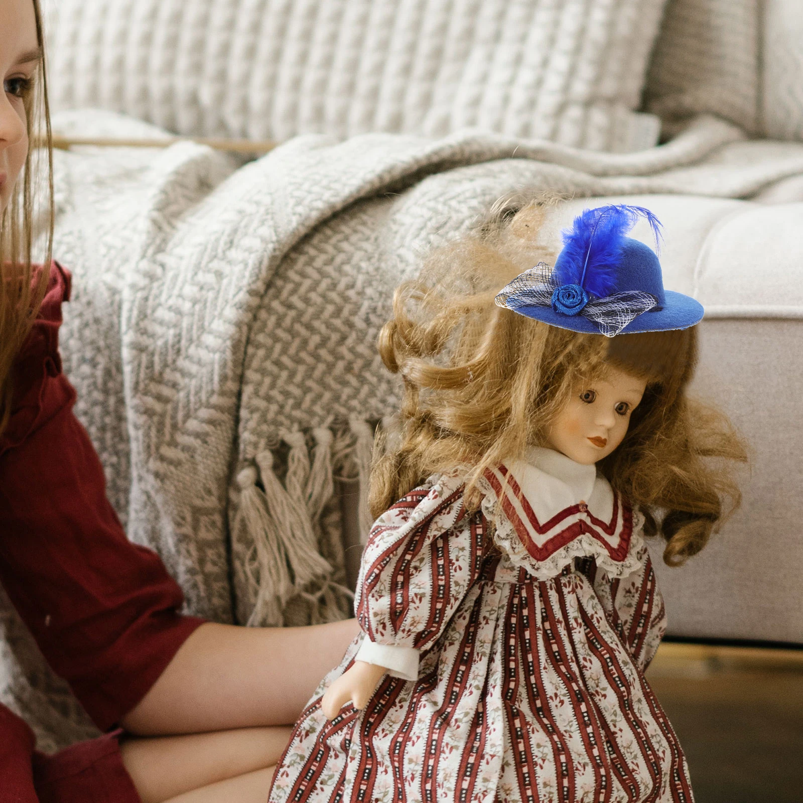 Цветные мини-шляпы для женщин