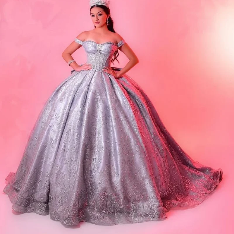 Блестящее серое платье quinceanera