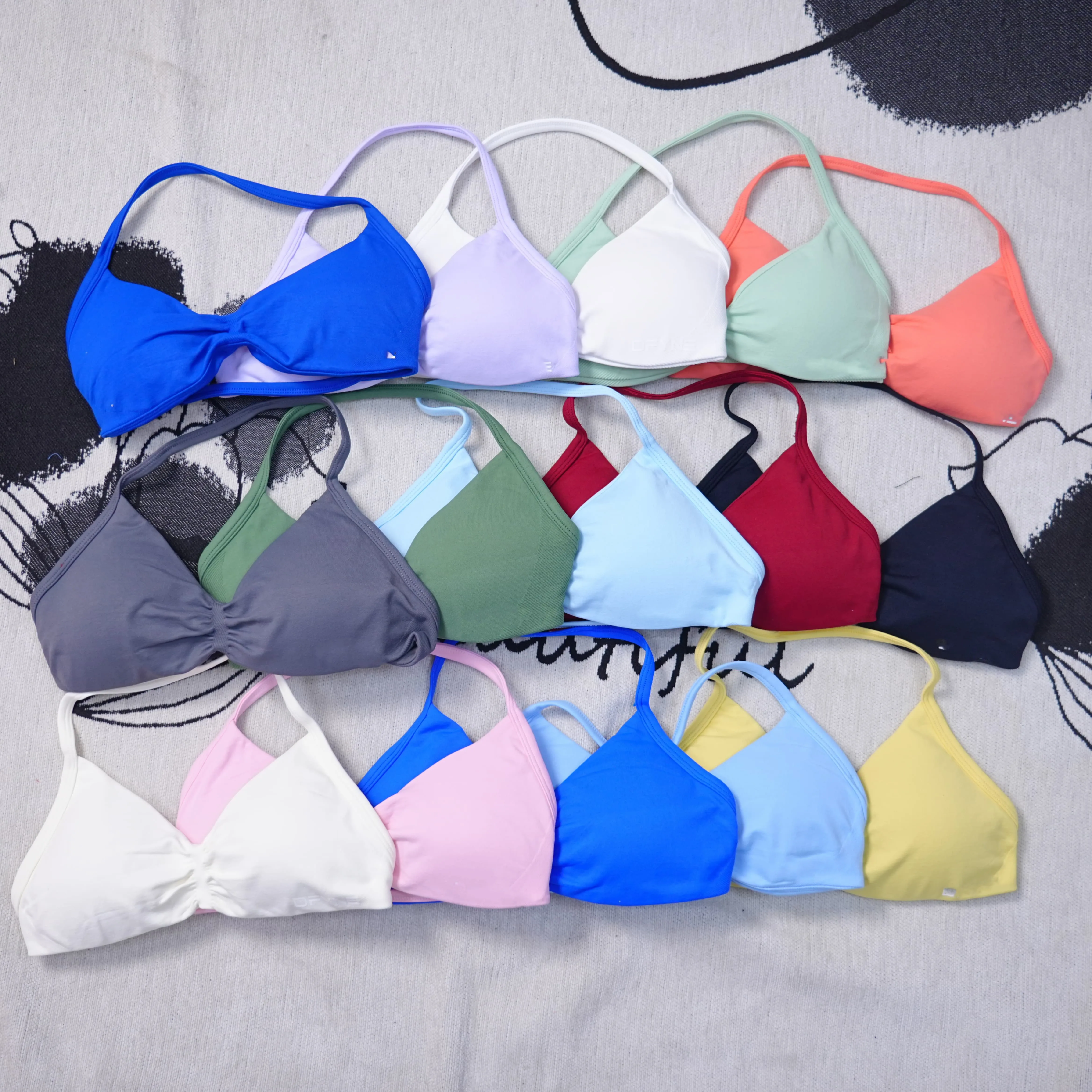 Спортивный бюстгальтер с ударопрочными бретелями - Фотография_3