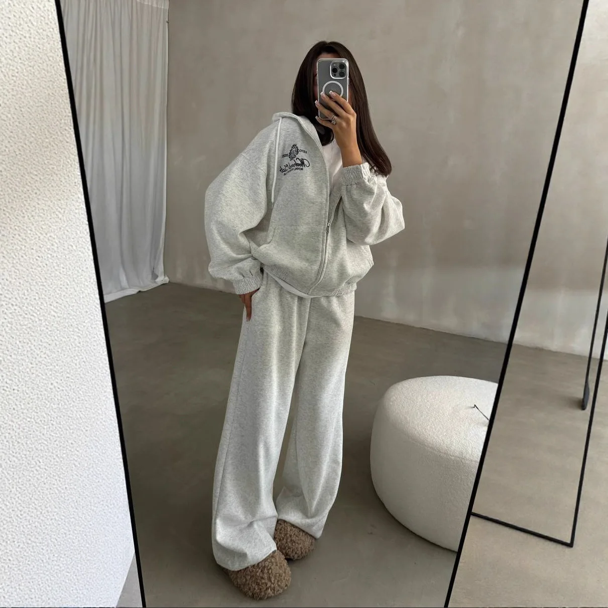 Женская толстовка с капюшоном премиум-класса с вышивкой - Фотография_2