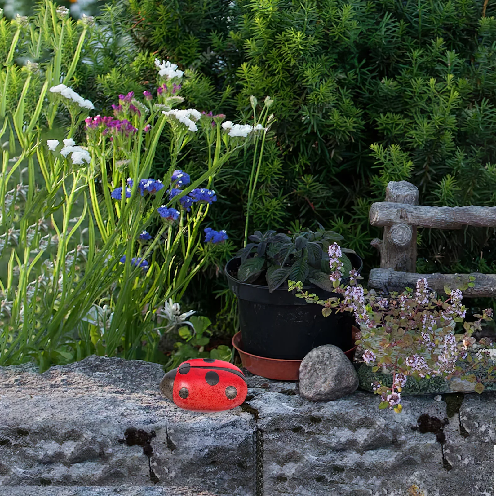 Ящик для ключей с божьей коровкой