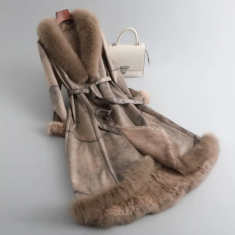 Женское зимнее пальто из кроличьего меха