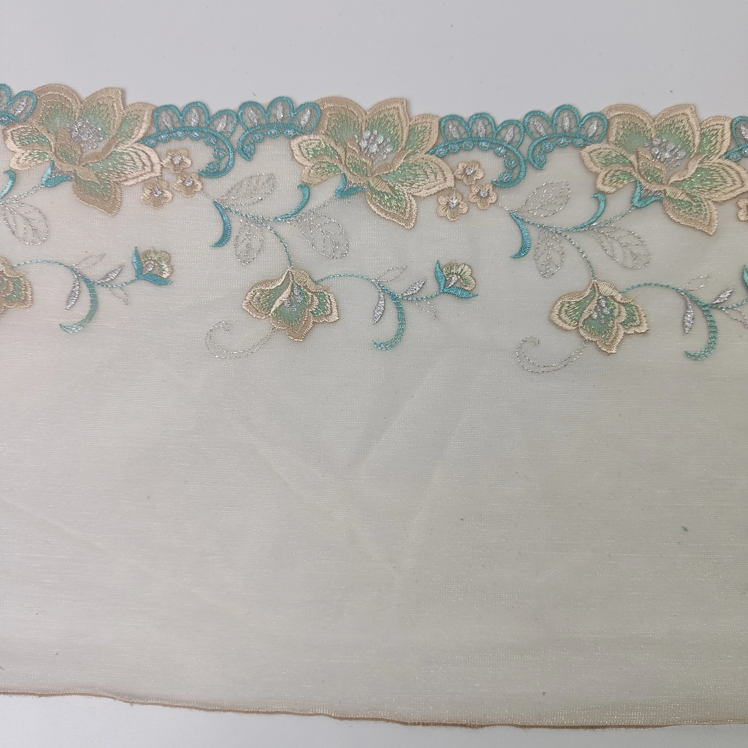 Сетка с вышивкой цвета шампанского - Фотография_2