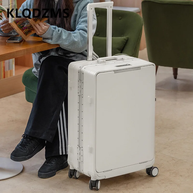 Чемодан на колесиках colenara