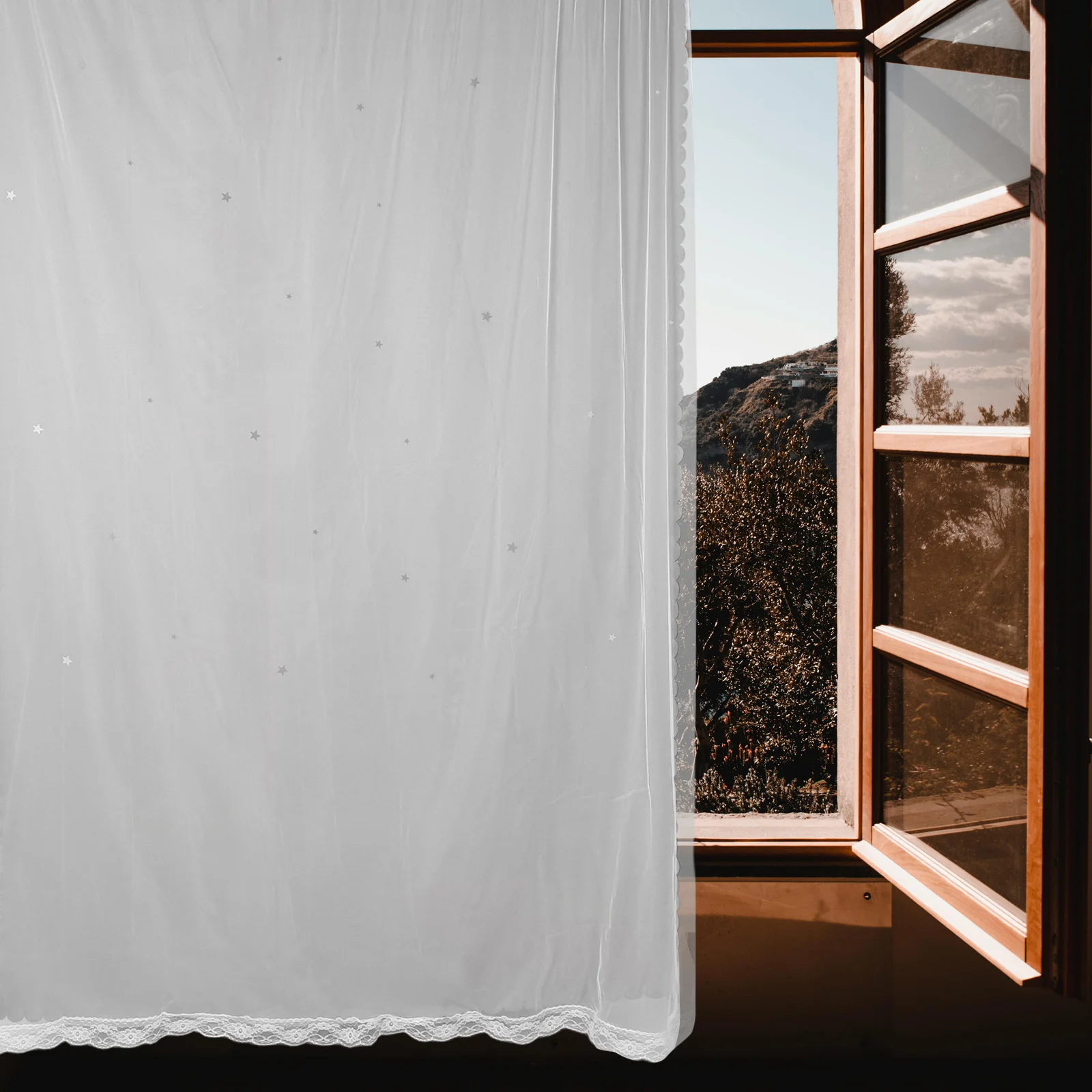 Двухслойные плотные шторы со звездами и полым узором - Фотография_2