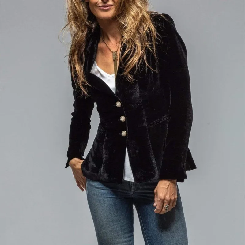 Золотой бархатный мини-костюм в стиле ретро - Фотография_5