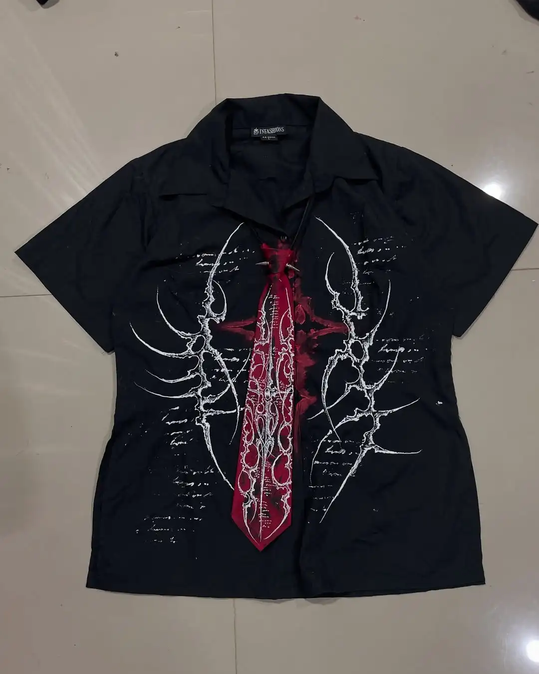 Y2k черная рубашка с галстуком - Фотография_5