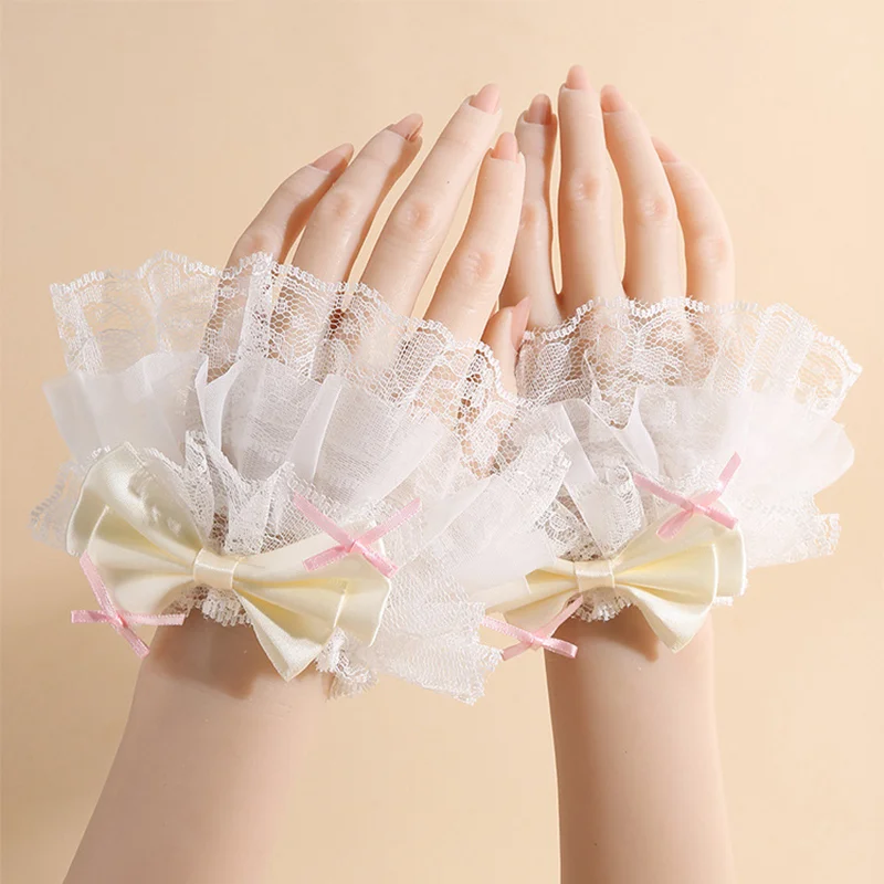 Кружевной браслет в стиле лолиты с бантом и накладными рукавами - Фотография_5
