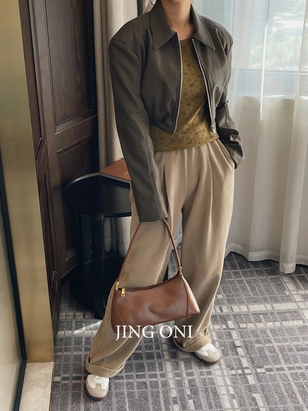 Кожаные куртки, меховое пальто - Фотография_2