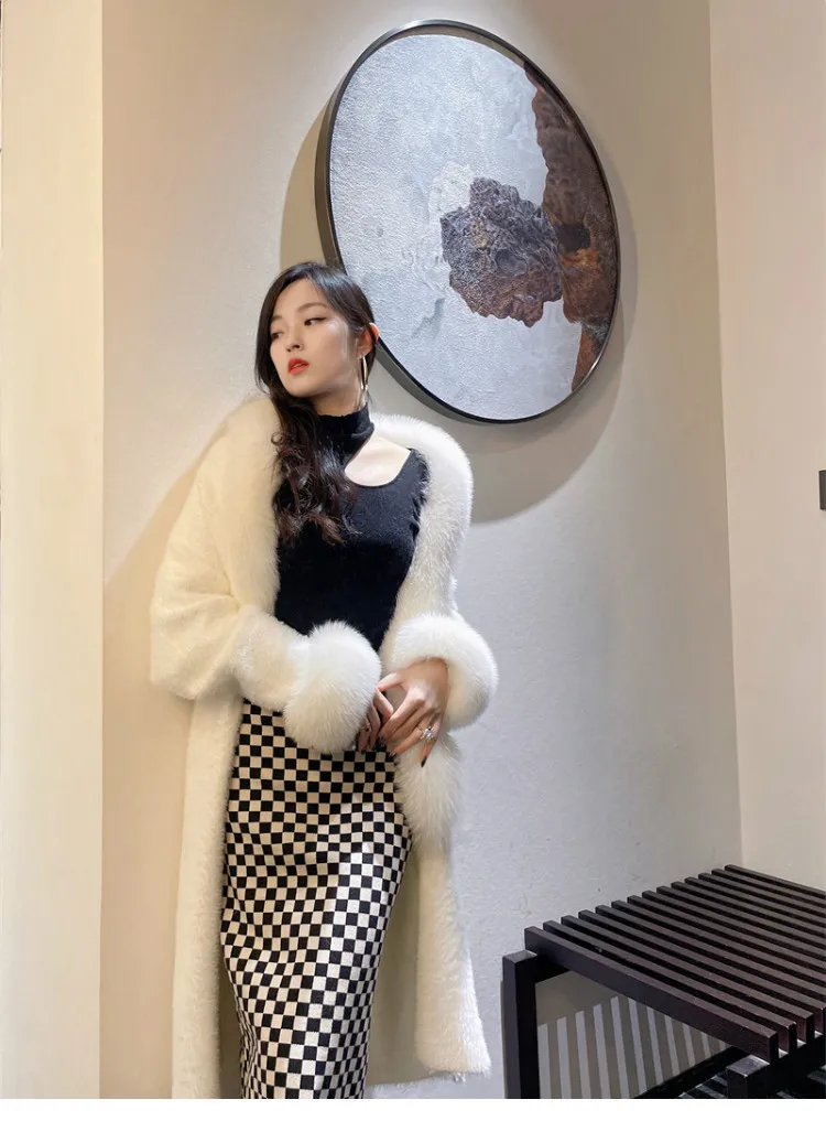 Новое осенне-зимнее вязаное пальто с отделкой из натурального лисьего меха - Фотография_6