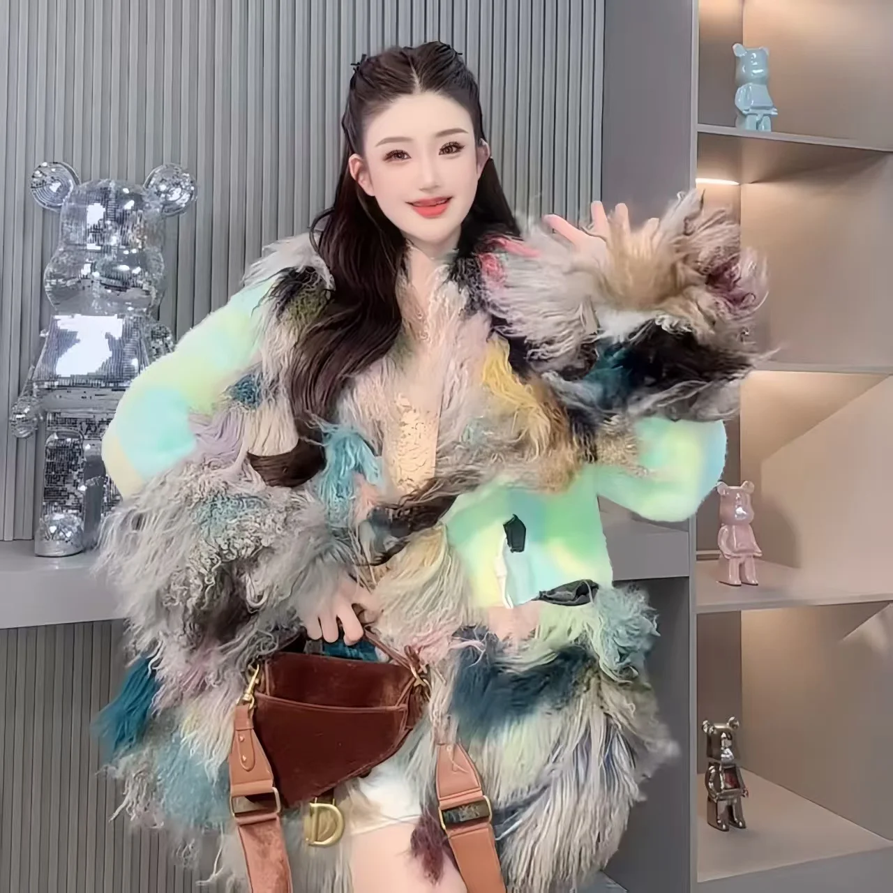 Женская шуба из искусственного овечьего меха - Фотография_3