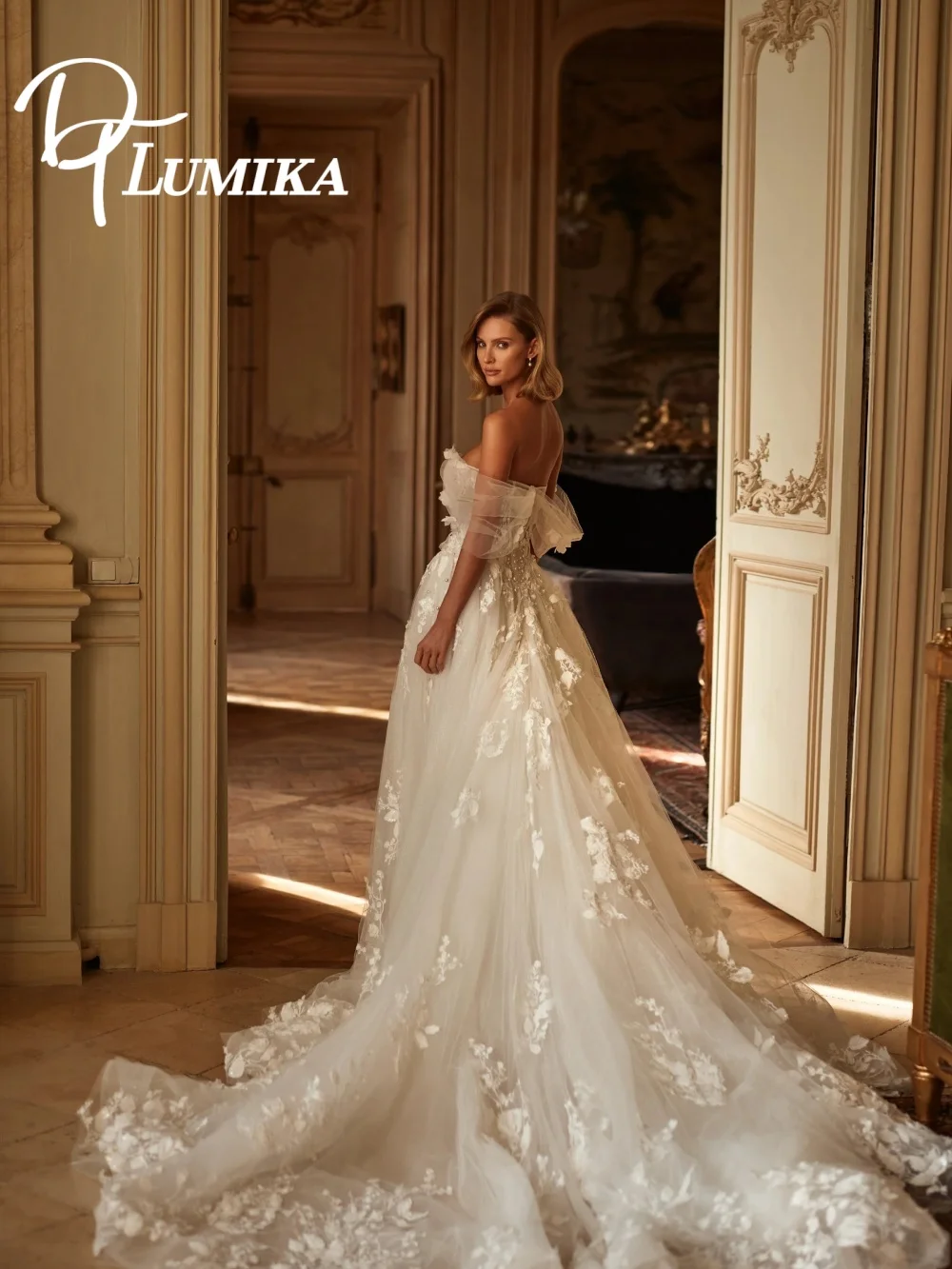 Очаровательное свадебное платье с открытыми плечами - Фотография_2