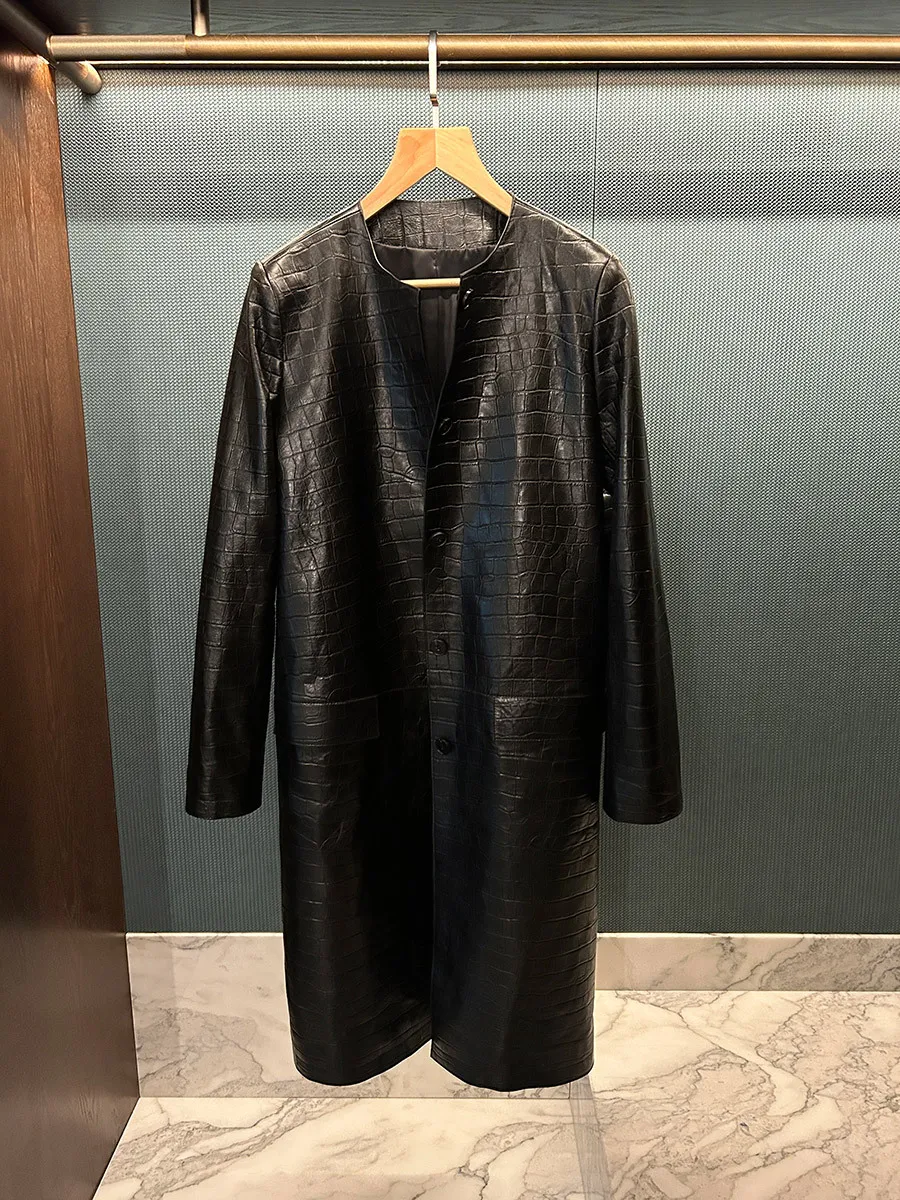 Длинное пальто из овчины с тиснением под крокодила для женщин