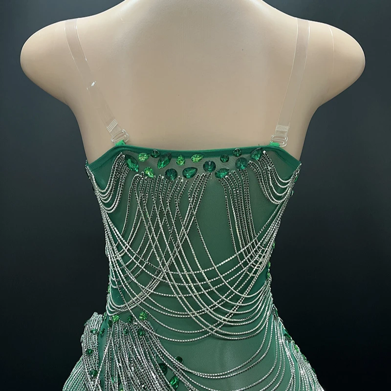 Сексуальное белое платье с глубоким v-образным вырезом и темпераментом - Фотография_4