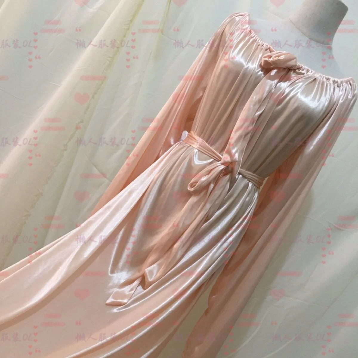 Платье женское длинное атласное с поясом - Фотография_2