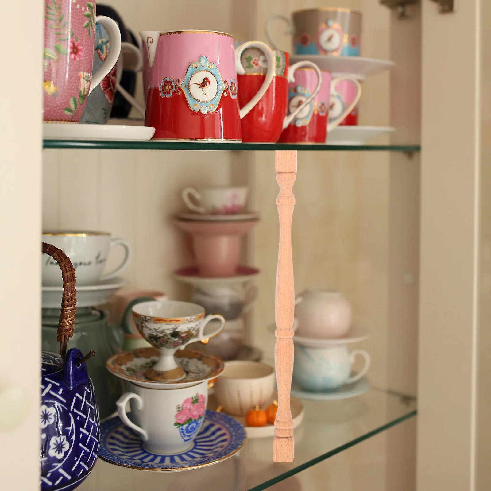 Незаконченный деревянный шпиндель балясины в европейском стиле