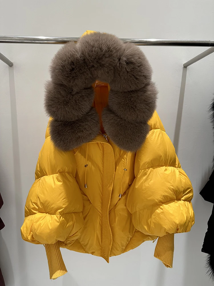 Зимний пуховик с большим меховым воротником и капюшоном - Фотография_3