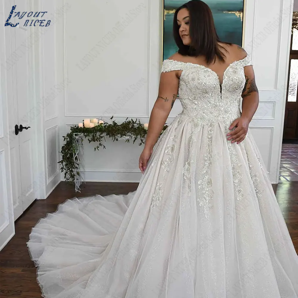 Женское платье с открытыми плечами - Фотография_3