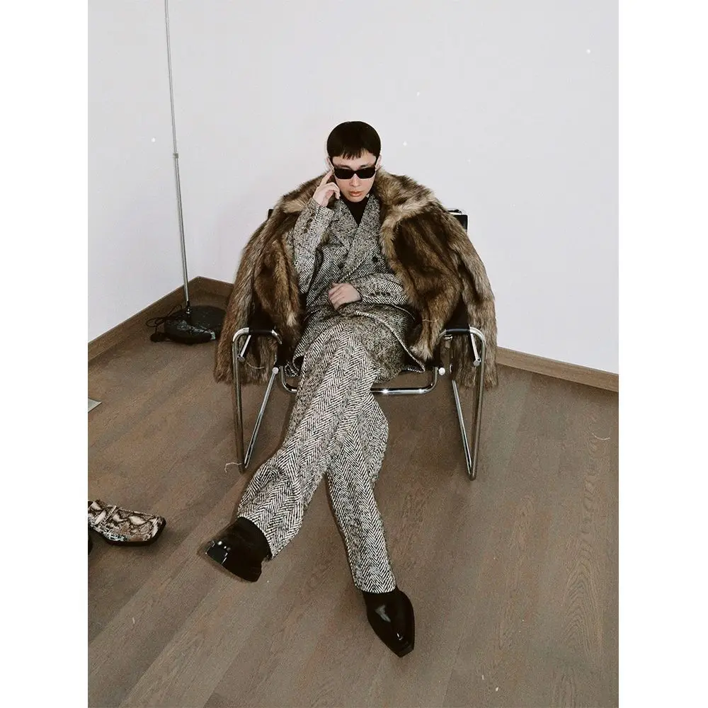 Короткое зимнее пальто из лисьего меха - Фотография_5