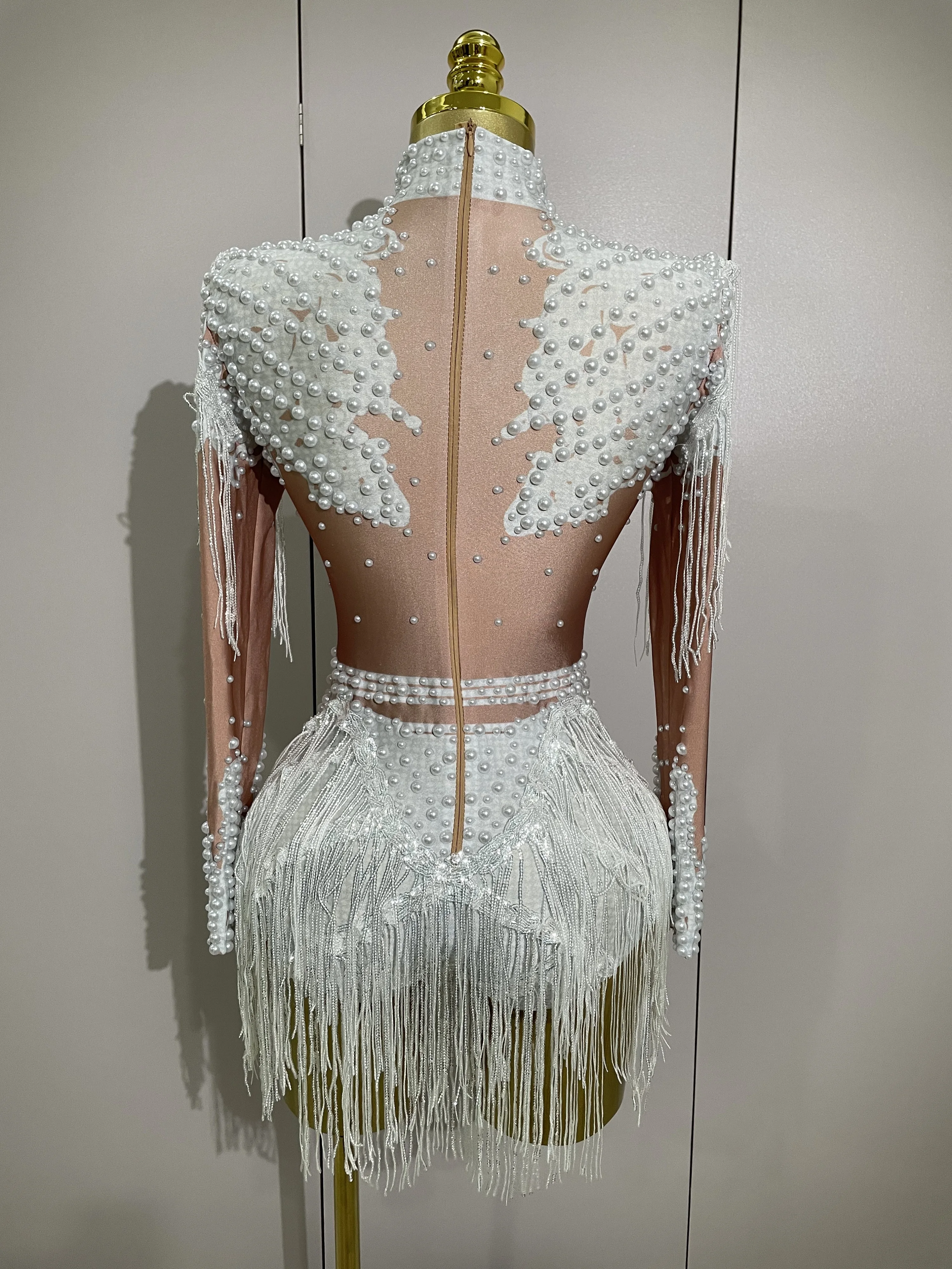 Блестящие стразы и блестки с кисточками - Фотография_3