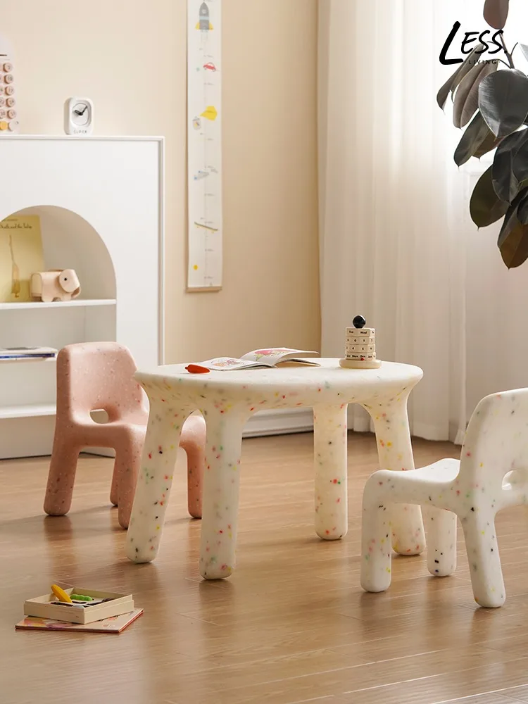 Детский учебный стол и стулья