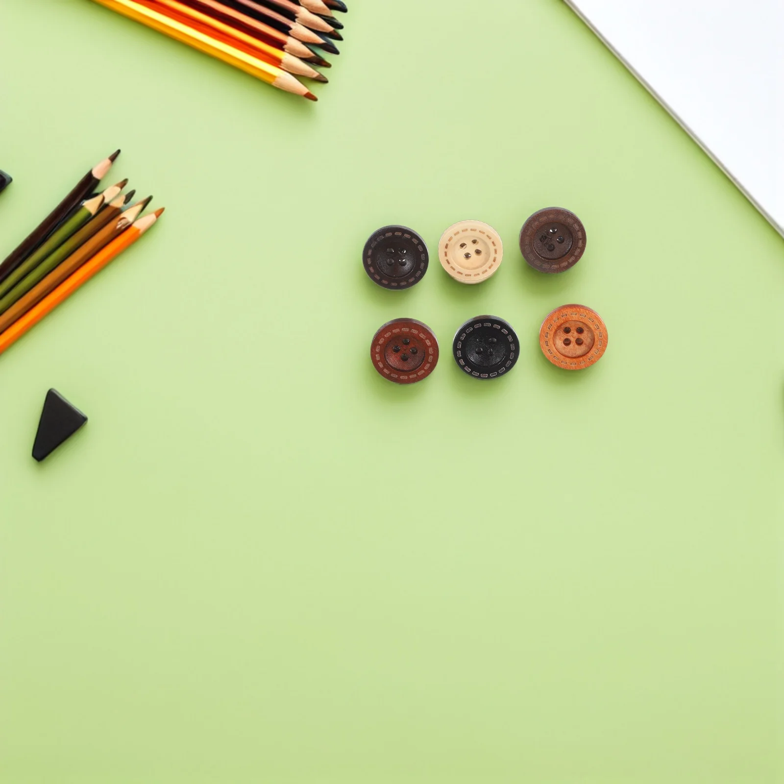 Деревянные кнопки в стиле ретро