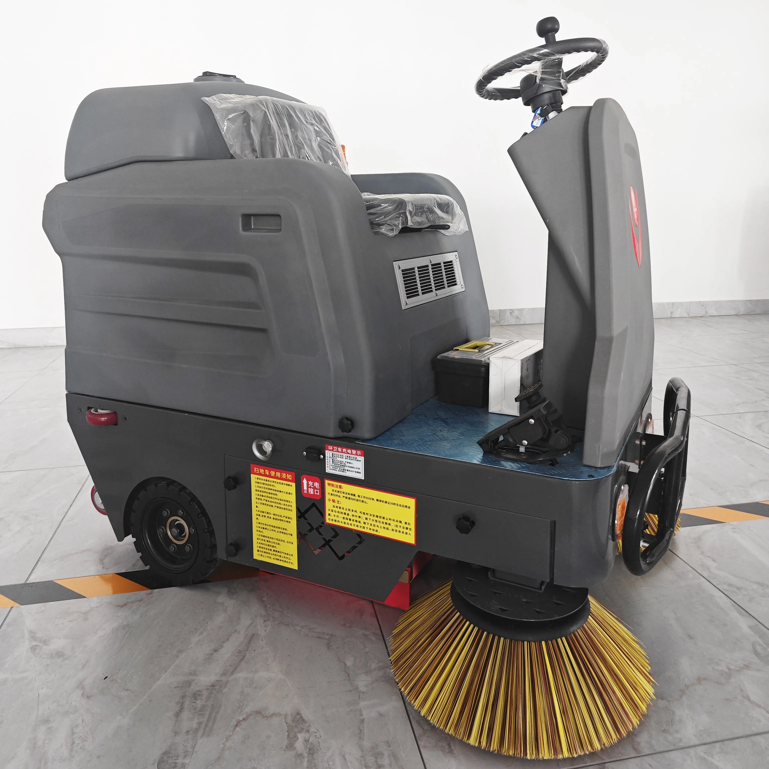 Cleanhorse m3 ride-on sweeper открытый - Фотография_6