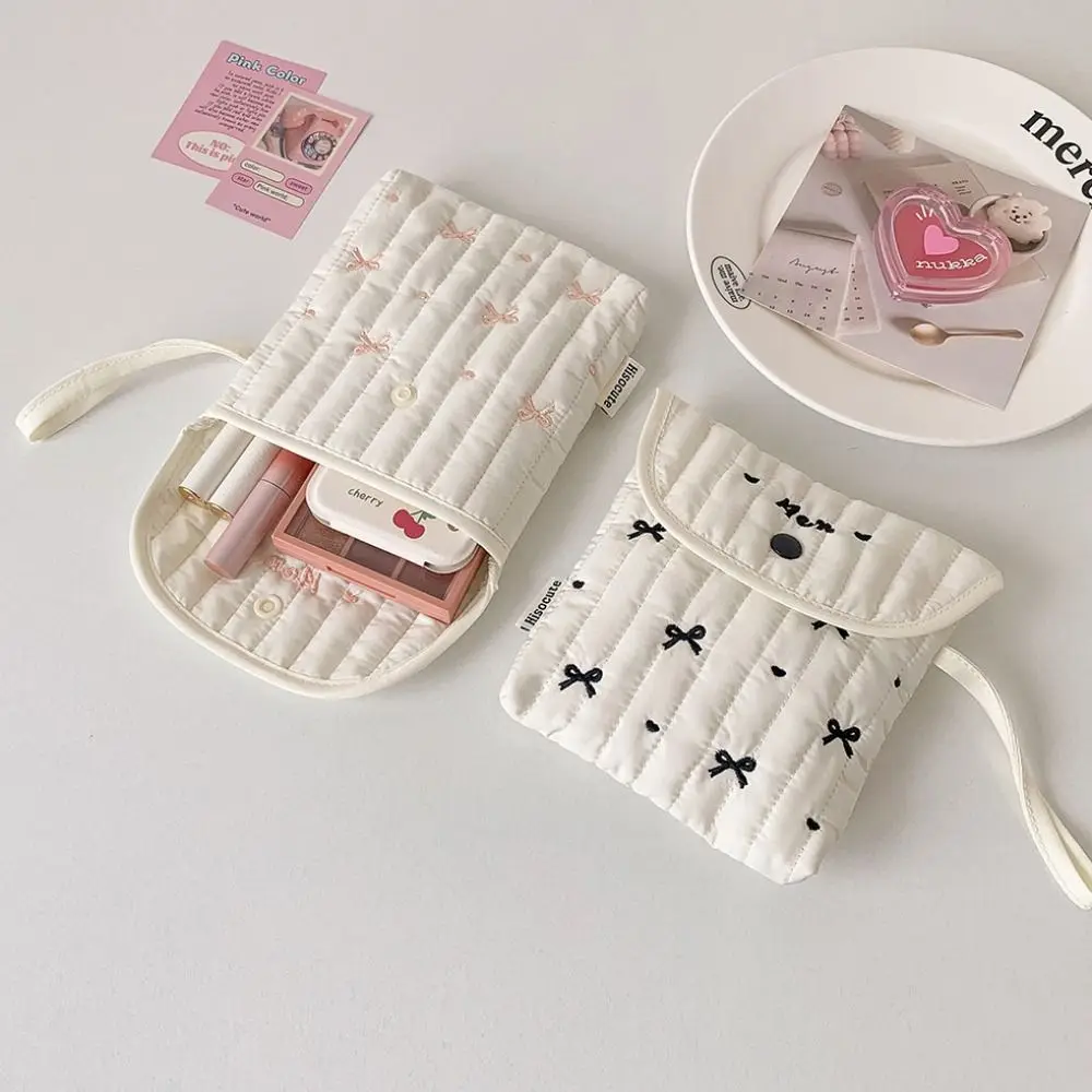 Большая вместительная косметичка с вышивкой вишни - Фотография_4