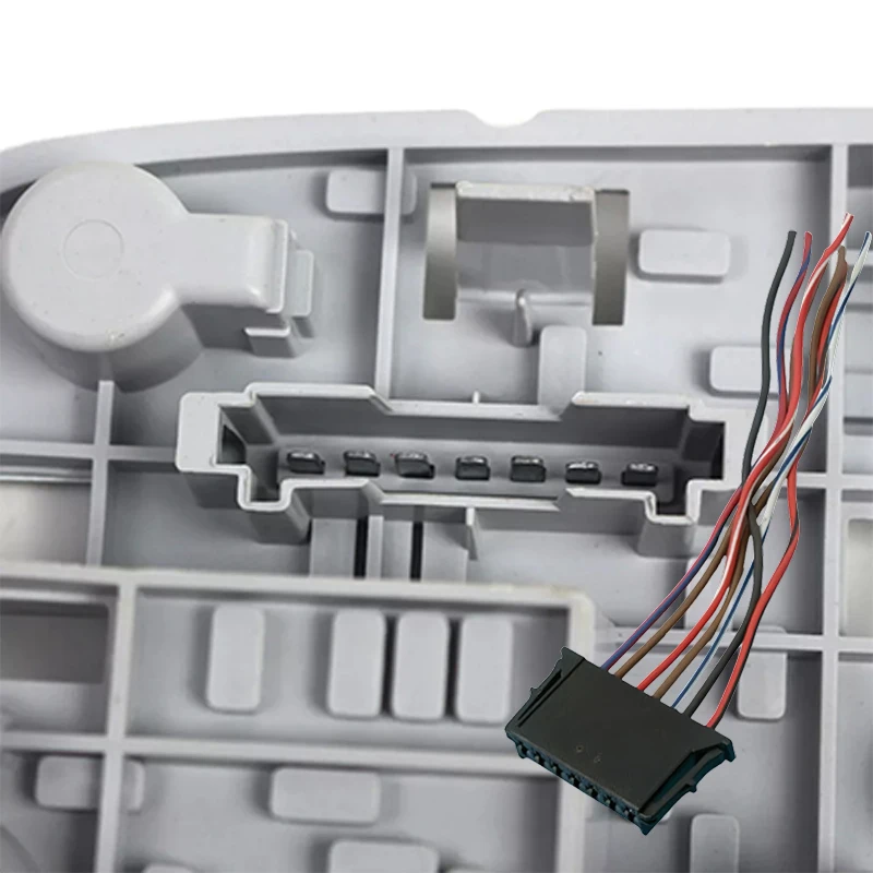 Замена держателя лампы заднего фонаря автомобиля с жгутом проводов - Фотография_4