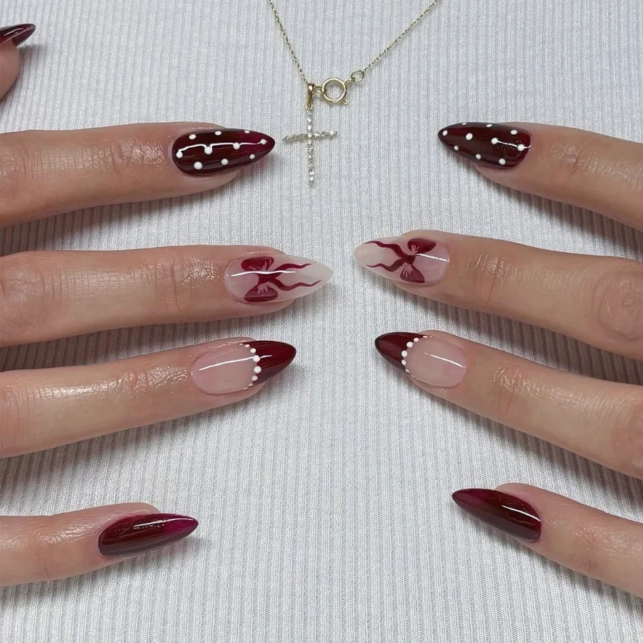 Французские накладные ногти с липкими выступами