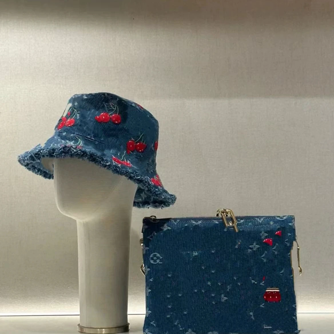 Вишневая ковбойская рыбацкая шляпа - Фотография_5