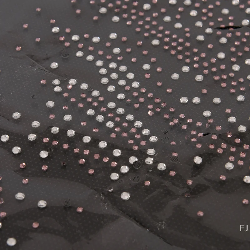 Ожерелье из блестящего камня 2025 года - Фотография_5