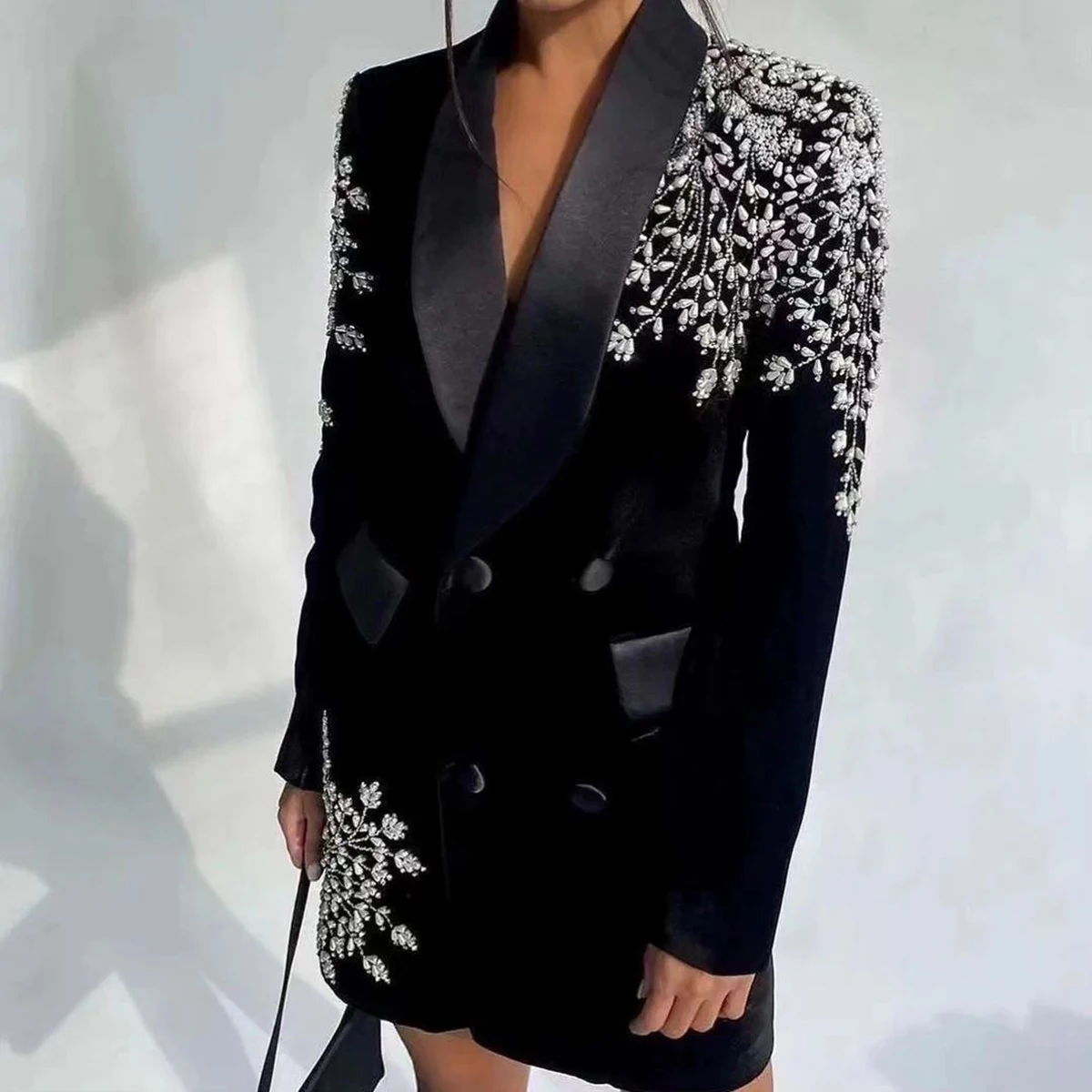 Соблазнительные черные бархатные женские платья - Фотография_4