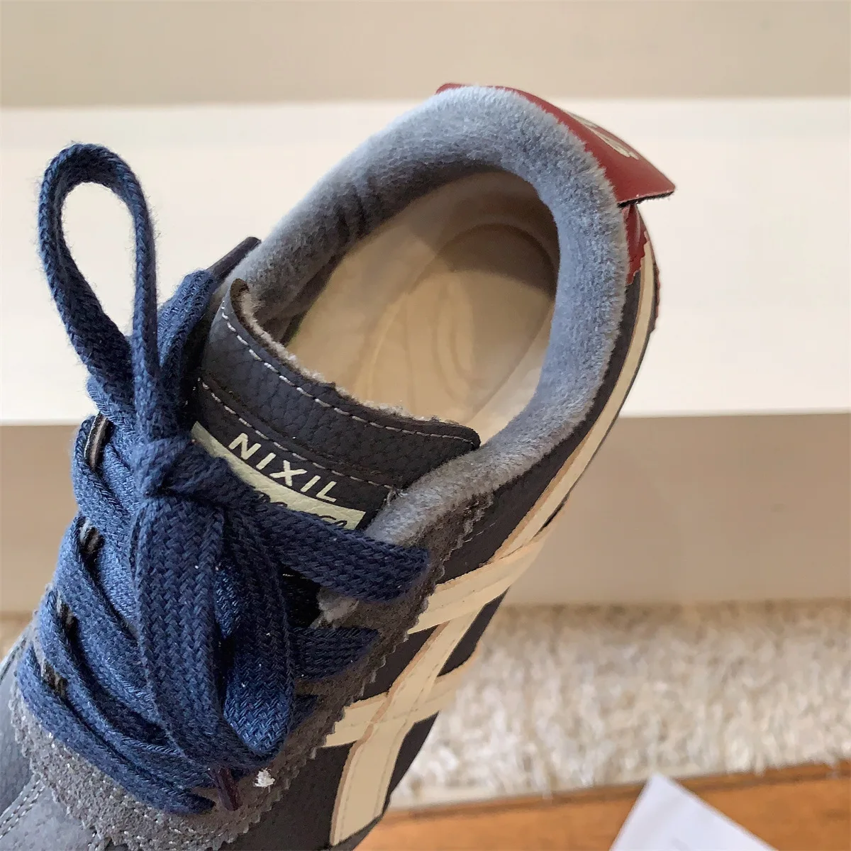 Модная зимняя одноклассная детская обувь по цвету - Фотография_4