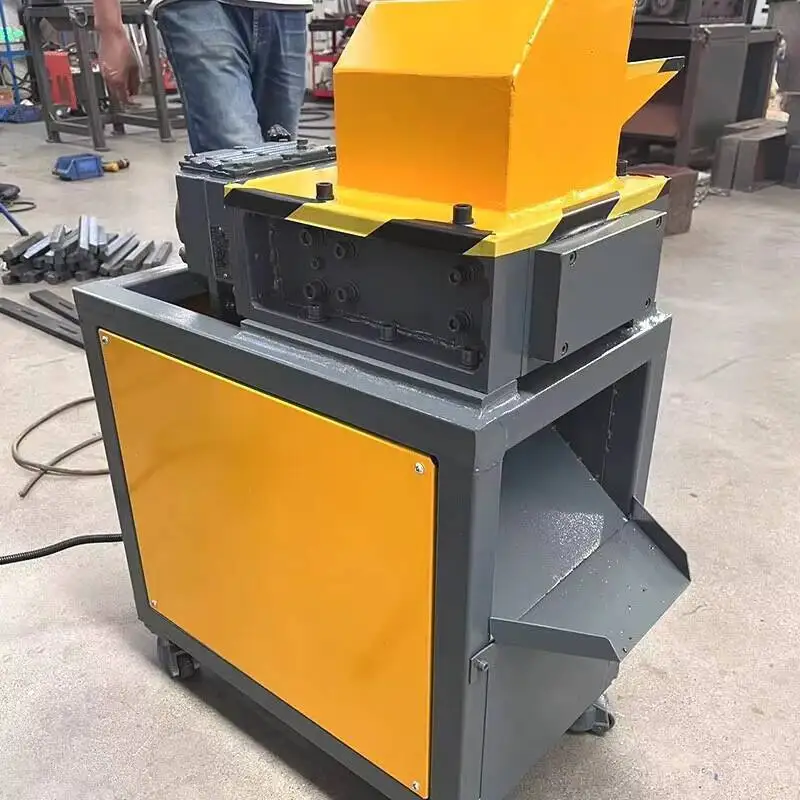 Маленькая двухосная многофункциональная мощная дробилка для крышек бутылок - Фотография_3