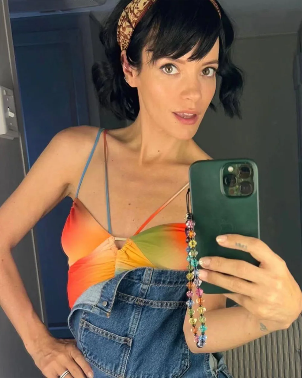 Ремешок для сотового телефона с прозрачными бусинами - Фотография_3