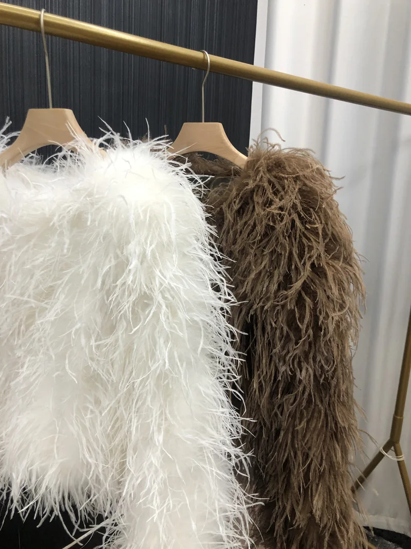 Женская зимняя куртка из натуральных страусиных перьев - Фотография_4