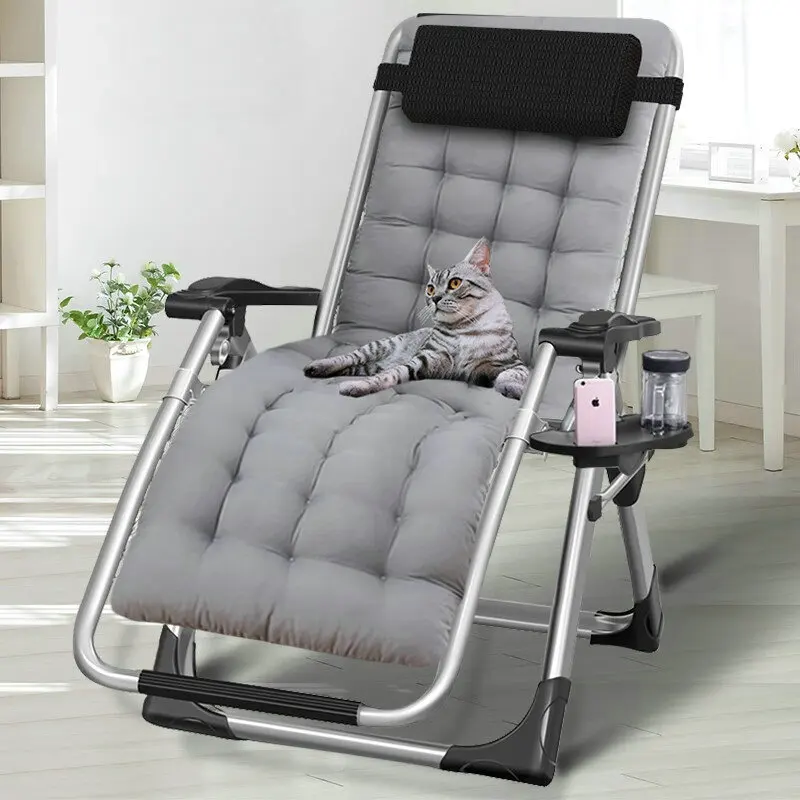 Легкий пляжный стул с нулевой гравитацией на открытом воздухе