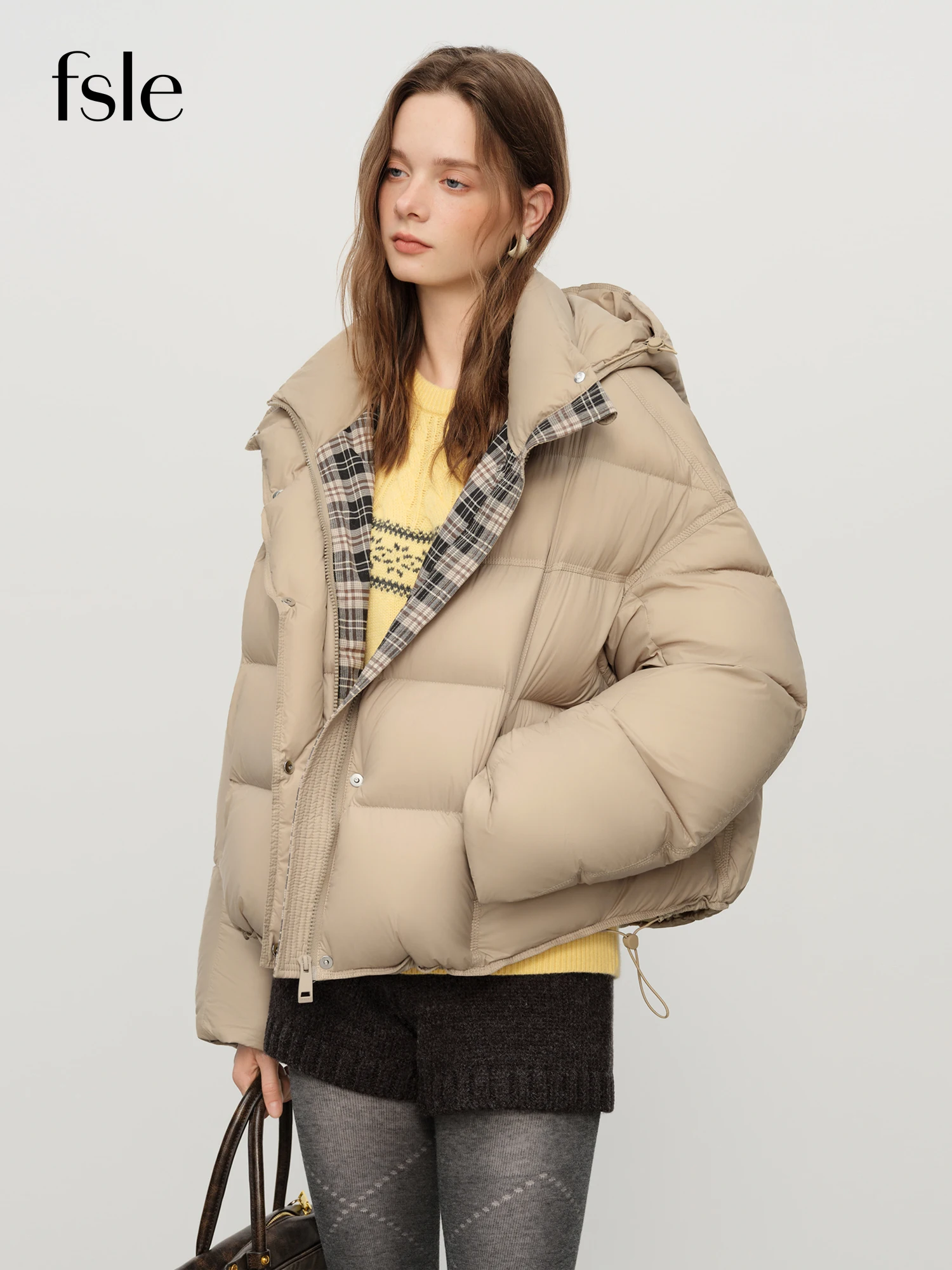 Зимняя женская куртка-пуховик с капюшоном - Фотография_3