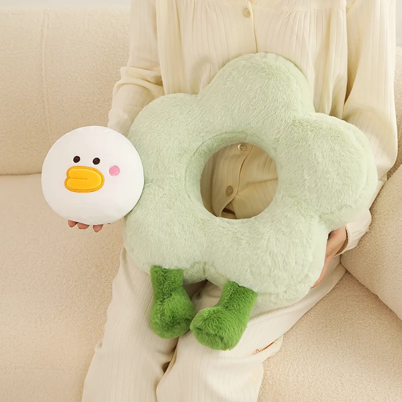 Подушка с цветком и уткой - Фотография_2